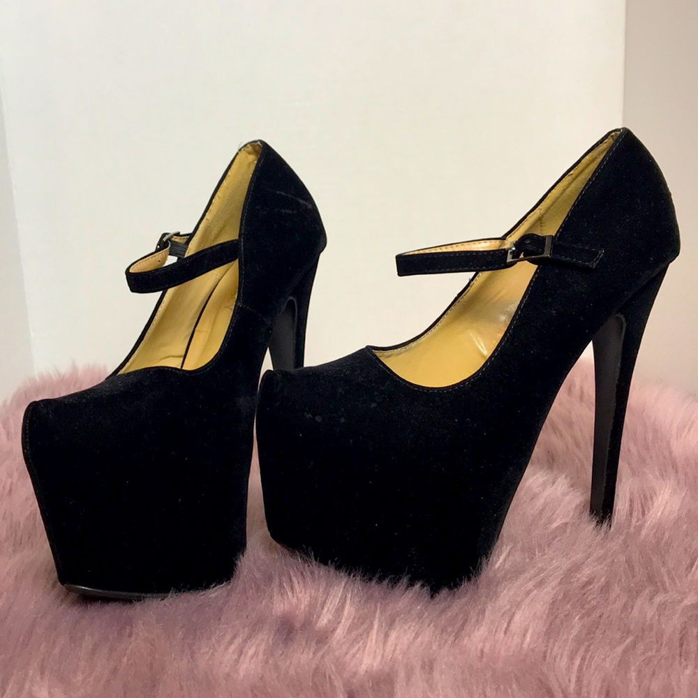 Christian Louboutin Daffodile STYLE heels w/ strap